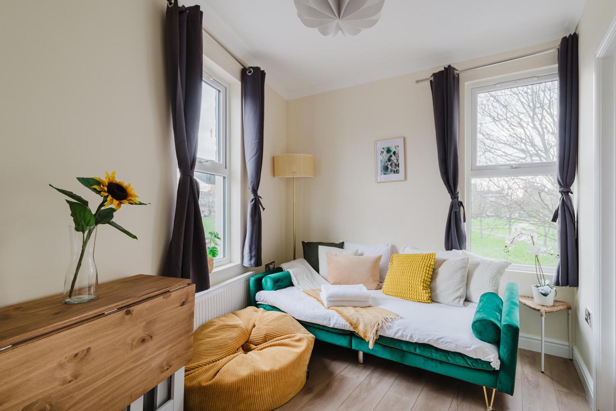 Modern Cosy Corner Flat 3 Bed And Loft Sleep 7 People Appartement Londen Buitenkant foto