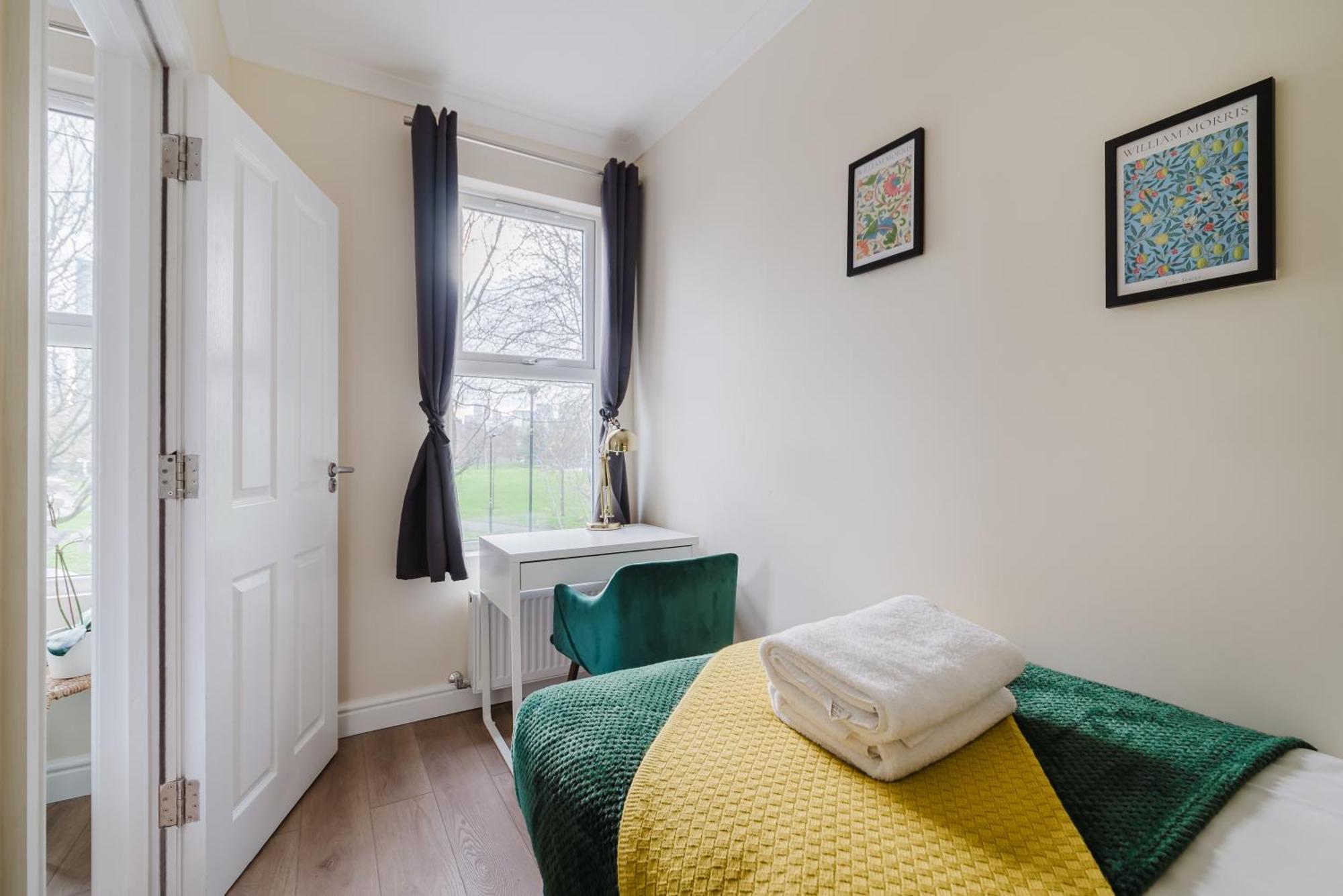 Modern Cosy Corner Flat 3 Bed And Loft Sleep 7 People Appartement Londen Buitenkant foto